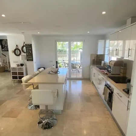 Large Villa, Direct Access To Golden Mile Beaches Villa *