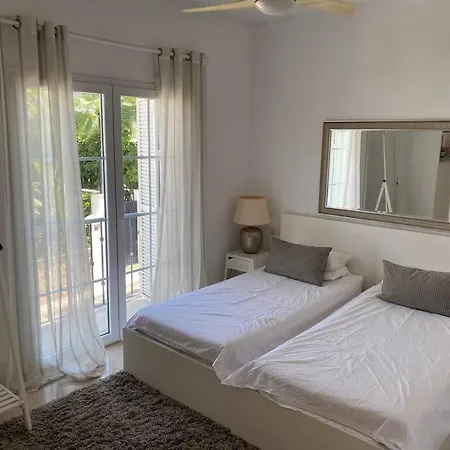 Large Villa, Direct Access To Golden Mile Beaches *