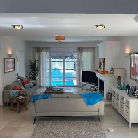 Large Villa, Direct Access To Golden Mile Beaches