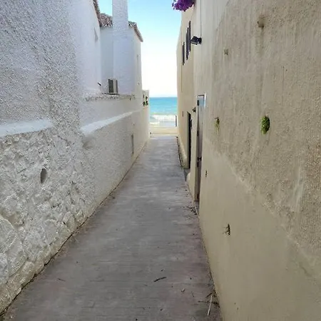 Large Villa, Direct Access To Golden Mile Beaches